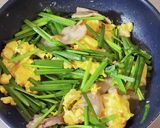 ☆豚肉入りニラ玉炒め☆作り方5写真
