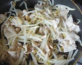 もやしたっぷり♪豚キムチとん平焼き作り方2写真