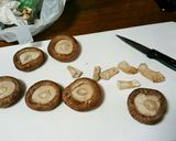 簡単節約市販ミートソースで椎茸のグラチネ作り方1写真