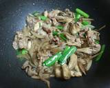 豚バラと舞茸のオイスターソース炒め作り方4写真