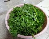 春菊と魚肉ソーセージのピリ辛サラダ作り方1写真