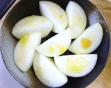 レンジで簡単♪　新たまバジルチーズ作り方1写真