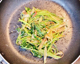 簡単☆茗荷と三つ葉の麺つゆささっと炒め☆作り方4写真