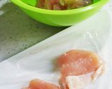 鶏むね肉と豆苗のピリ辛炒め作り方1写真