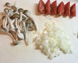 ポークソテーのきのこトマトソース煮込み♪作り方1写真