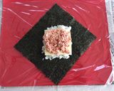 鮭フレークにマヨまぜまぜ☆おにぎらず作り方3写真