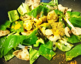 鶏皮とピーマンのスパイス炒め作り方4写真
