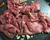 牛タンとシメジの味噌大葉炒め作り方2写真