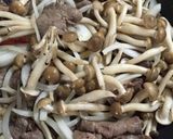 牛タンとシメジの味噌大葉炒め作り方3写真