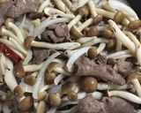 牛タンとシメジの味噌大葉炒め作り方4写真