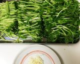 シンプル！豆苗のにんにく塩炒め作り方1写真