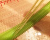 簡単！巻くだけ＊鶏胸肉とセロリの棒餃子作り方2写真