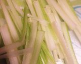 簡単！巻くだけ＊鶏胸肉とセロリの棒餃子作り方5写真