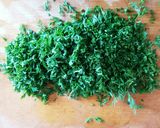 にんじんの葉とお豆のエスニックな炒め物作り方1写真