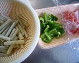豚バラと牛蒡スティックのピリ辛炒め作り方1写真