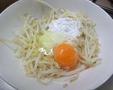 片栗粉で！豚バラ肉ともやしのモチモチ焼き作り方2写真