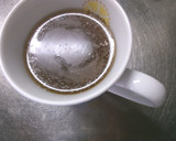 蒸し鶏の汁で 簡単 レンジでワカメスープ作り方1写真