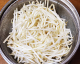 ♡もやしと豚肉のピリ辛中華炒め♡作り方2写真