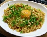 簡単カルボナーラ風?!釜玉チキンラーメン作り方5写真