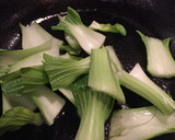 サクサク鶏皮と青梗菜の炒め物作り方3写真