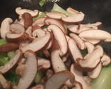 サクサク鶏皮と青梗菜の炒め物作り方4写真