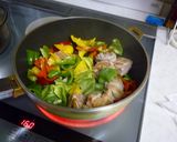鶏肉とカラーピーマンのバジル焼き作り方2写真