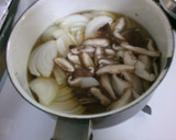 簡単さっぱり　玉ねぎと　椎茸の　お吸い物作り方3写真