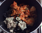 豚肉とキムチとキクラゲの煮物作り方5写真