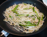 油不使用！もやしとにんにくの芽のツナ炒め作り方1写真