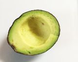 生ハムとリコッタチーズのアボカドボート作り方1写真