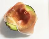 生ハムとリコッタチーズのアボカドボート作り方2写真
