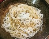 白滝でがっつり低カロ♪豚キムチ☆温玉のせ作り方2写真