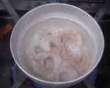 店舗マル秘レシピ！海老アボカドの梅肉和え作り方1写真
