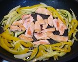 サーモンとズッキーニのみりん醬油炒め作り方1写真