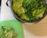 簡単レタス丸ごと〜旬の枝豆と塩レモン炒め作り方1写真