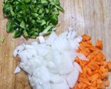 三種の野菜と合挽き肉のガーリックライス作り方2写真
