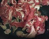牛肉とレタスのオイスターソース炒め。作り方1写真