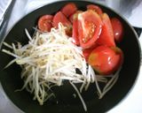 簡単！　トマトと　もやし　ツナの炒め物！作り方2写真