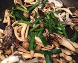 サラダ菜としめじのスタミナ炒め♡作り方4写真
