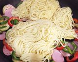 暑い夏限定！夏野菜de彩焼きそば作り方5写真
