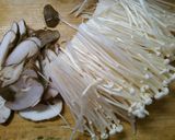 チンゲン菜　もやし　きのこの　中華スープ作り方1写真