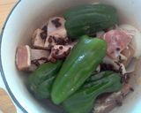 丸ごとピーマンと鶏肉の煮込み作り方4写真