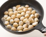 フライパンで作る里芋の煮っころがし作り方1写真