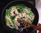 ひとりランチ♪ニラともやしのツナ焼きそば作り方4写真
