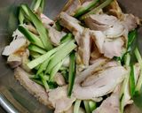 キュウリとスモークチキンの梅和え作り方1写真