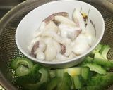 ゴーヤとイカ下足・塩レモン炒め作り方1写真