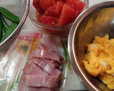 炒り卵とトマトで♪絹さやのベーコン炒め作り方1写真