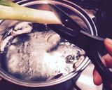 辛ウマ！手を汚さず6分温玉豚キムチうどん作り方1写真
