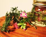 飾ってかわいい★フラワー＆ハーブオイル作り方1写真