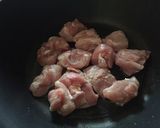 サツマイモと鶏肉の甘酢醤油バター炒め作り方3写真